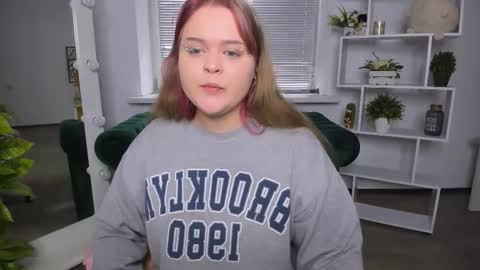 erica_love_ online show from October 2025 05:28:02 AM