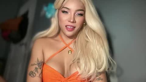 Snapshot of erica_walker chatting on June 2026 04:30:02 AM erica_walker online show from June 2026 04:30:02 AM