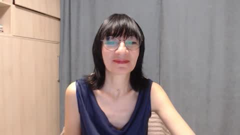 ericablack8 online show from December 2025 01:09:01 PM
