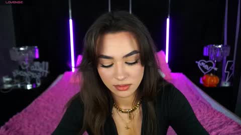 Erica online show from November 2025 03:00:01 PM