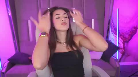 Erica online show from November 2025 07:13:02 AM