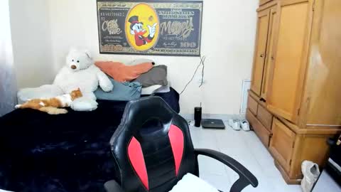 erick_de_rossee online show from April 2026 06:47:02 PM