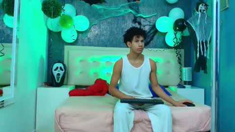 Snapshot of erick_zhimerman chatting on October 2025 03:54:02 AM online show from October 2025 03:54:02 AM