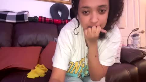 Snapshot of erik339102554 chatting on December 2024 03:37:01 PM Lea Erik online show from December 2024 03:37:01 PM