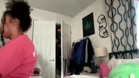 Snapshot of erik339102554 chatting on November 2025 07:02:02 PM Lea Erik online show from November 2025 07:02:02 PM