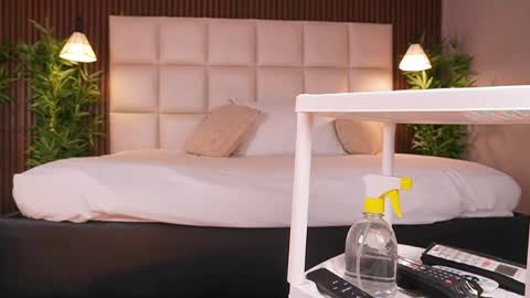 Eri  online show from April 2026 10:55:02 PM