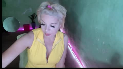 Snapshot of erotic_dessire chatting on April 2026 06:54:02 PM Eve online show from April 2026 06:54:02 PM