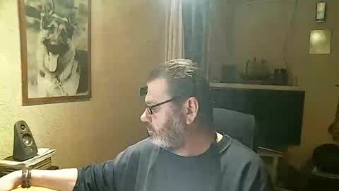 Snapshot of erwin1966 chatting on January 2025 10:28:02 PM Erwins room welcome sound on online show from January 2025 10:28:02 PM
