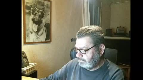 Snapshot of erwin1966 chatting on January 2025 04:34:01 AM Erwins room welcome sound on online show from January 2025 04:34:01 AM