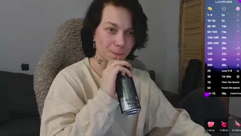 esajukyy online show from April 2026 01:23:01 PM