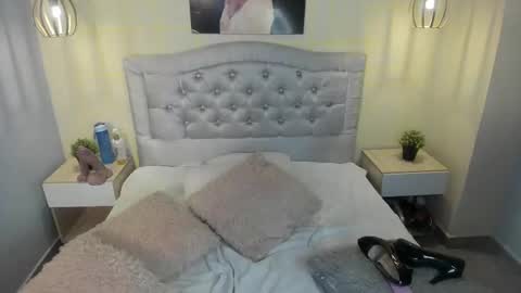 Escarlet online show from February 2025 12:52:02 PM