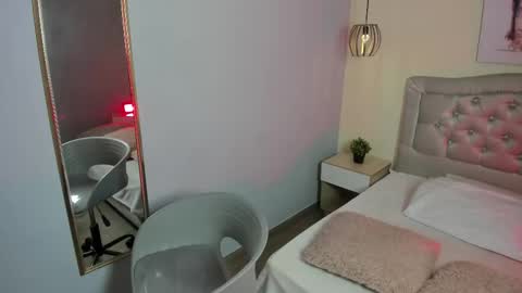 Escarlet online show from November 2025 12:59:02 PM