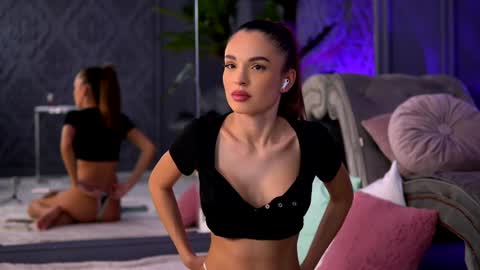 Snapshot of esmeainsley chatting on December 2024 10:30:01 PM Raluca  online show from December 2024 10:30:01 PM