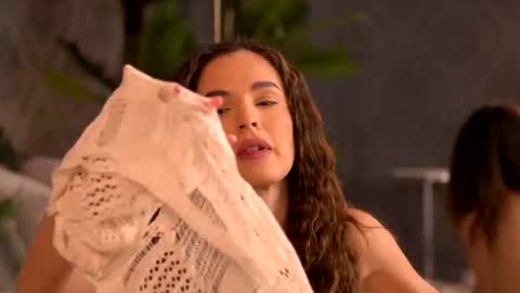 Snapshot of esmeainsley chatting on March 2025 02:36:01 AM Raluca  online show from March 2025 02:36:01 AM