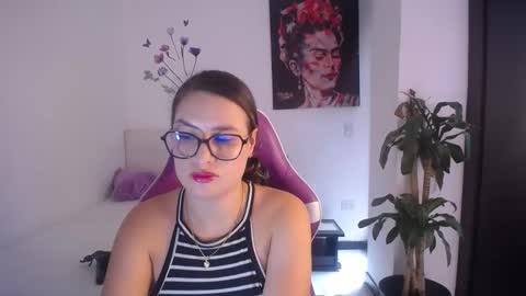 Esmeralda online show from April 2026 06:49:02 PM