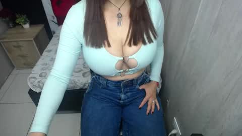 Snapshot of esmeralda_black chatting on May 2026 03:24:02 AM esmeralda black online show from May 2026 03:24:02 AM