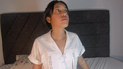 Snapshot of esmeralda_noir chatting on June 2026 02:33:01 PM esme online show from June 2026 02:33:01 PM