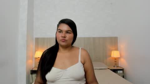 Esmeralda online show from January 2026 07:17:01 PM