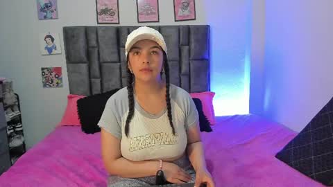 Snapshot of esmeraldaa_sc chatting on June 2026 11:42:01 PM Perla online show from June 2026 11:42:01 PM