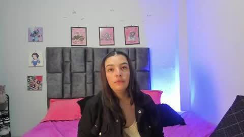 Snapshot of esmeraldaa_sc chatting on June 2026 06:16:02 AM Perla online show from June 2026 06:16:02 AM