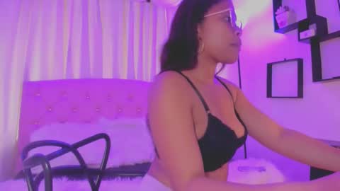 Snapshot of esmeraldabell_ chatting on March 2026 08:48:01 PM Esmeralda online show from March 2026 08:48:01 PM