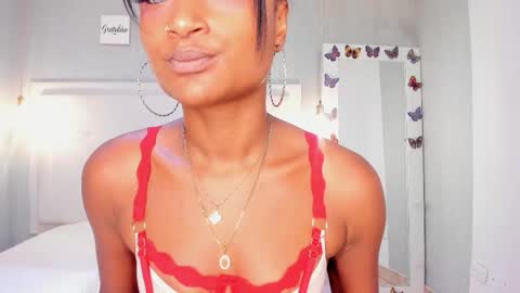 esmeraldanyx online show from November 2025 08:57:01 PM