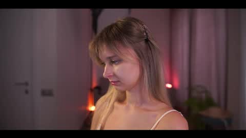 Snapshot of esmereal chatting on May 2026 03:46:01 AM How was your Christmas online show from May 2026 03:46:01 AM