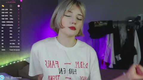 Snapshot of esmevelvet chatting on May 2026 02:24:01 PM Esme online show from May 2026 02:24:01 PM