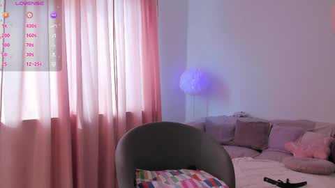 Snapshot of esmimilf chatting on May 2026 02:22:01 PM Esmi online show from May 2026 02:22:01 PM