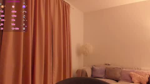 Snapshot of esmimilf chatting on May 2026 08:58:02 PM Esmi online show from May 2026 08:58:02 PM