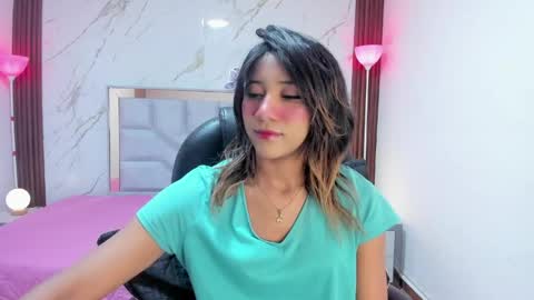 esperanzamora online show from April 2026 11:49:01 AM
