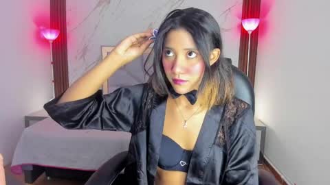 esperanzamora online show from April 2026 12:41:01 PM