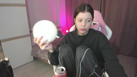 Snapshot of este_ria chatting on December 2024 10:21:01 PM esteria online show from December 2024 10:21:01 PM