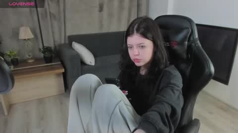 Snapshot of este_ria chatting on December 2024 12:19:02 AM esteria online show from December 2024 12:19:02 AM