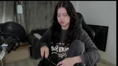 Snapshot of este_ria chatting on December 2024 09:22:01 PM esteria online show from December 2024 09:22:01 PM