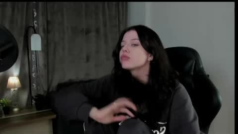 Snapshot of este_ria chatting on December 2024 12:29:01 AM esteria online show from December 2024 12:29:01 AM