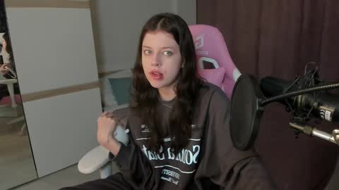 Snapshot of este_ria chatting on December 2024 01:29:02 AM esteria online show from December 2024 01:29:02 AM