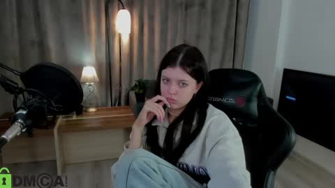 Snapshot of este_ria chatting on December 2024 04:04:02 AM esteria online show from December 2024 04:04:02 AM