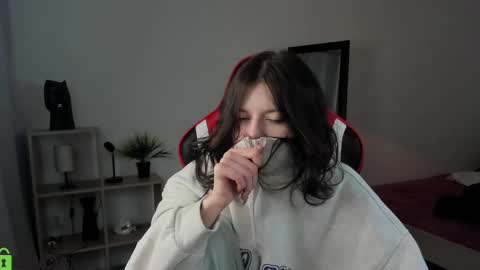 Snapshot of este_ria chatting on December 2024 09:13:02 PM esteria online show from December 2024 09:13:02 PM