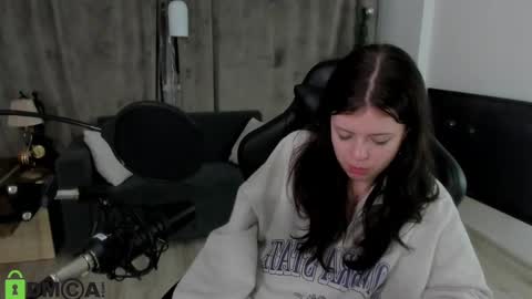 Snapshot of este_ria chatting on December 2024 04:23:02 AM esteria online show from December 2024 04:23:02 AM