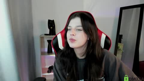 Snapshot of este_ria chatting on January 2025 06:43:01 PM esteria online show from January 2025 06:43:01 PM