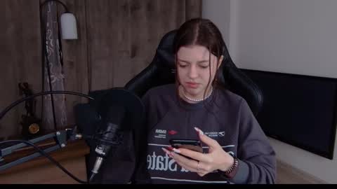 Snapshot of este_ria chatting on January 2025 09:34:01 PM esteria online show from January 2025 09:34:01 PM