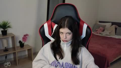 Snapshot of este_ria chatting on January 2025 10:44:01 PM esteria online show from January 2025 10:44:01 PM