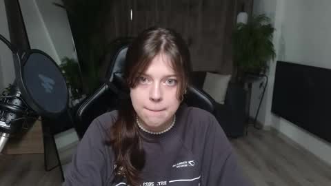 Snapshot of este_ria chatting on October 2025 06:41:01 PM esteria online show from October 2025 06:41:01 PM