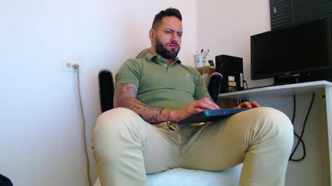 esteban online show from April 2026 02:18:01 PM