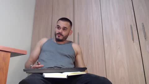 Esteban Fernandez online show from February 2025 09:04:02 PM