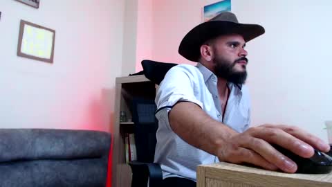 Snapshot of esteban_fer chatting on May 2026 08:44:01 AM Esteban Fernandez online show from May 2026 08:44:01 AM