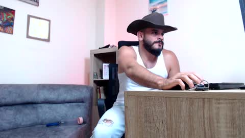 Snapshot of esteban_fer chatting on May 2026 12:21:02 PM Esteban Fernandez online show from May 2026 12:21:02 PM