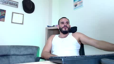 Snapshot of esteban_fer chatting on May 2026 03:12:02 AM Esteban Fernandez online show from May 2026 03:12:02 AM
