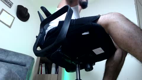 Snapshot of esteban_fer chatting on May 2026 03:17:01 PM Esteban Fernandez online show from May 2026 03:17:01 PM